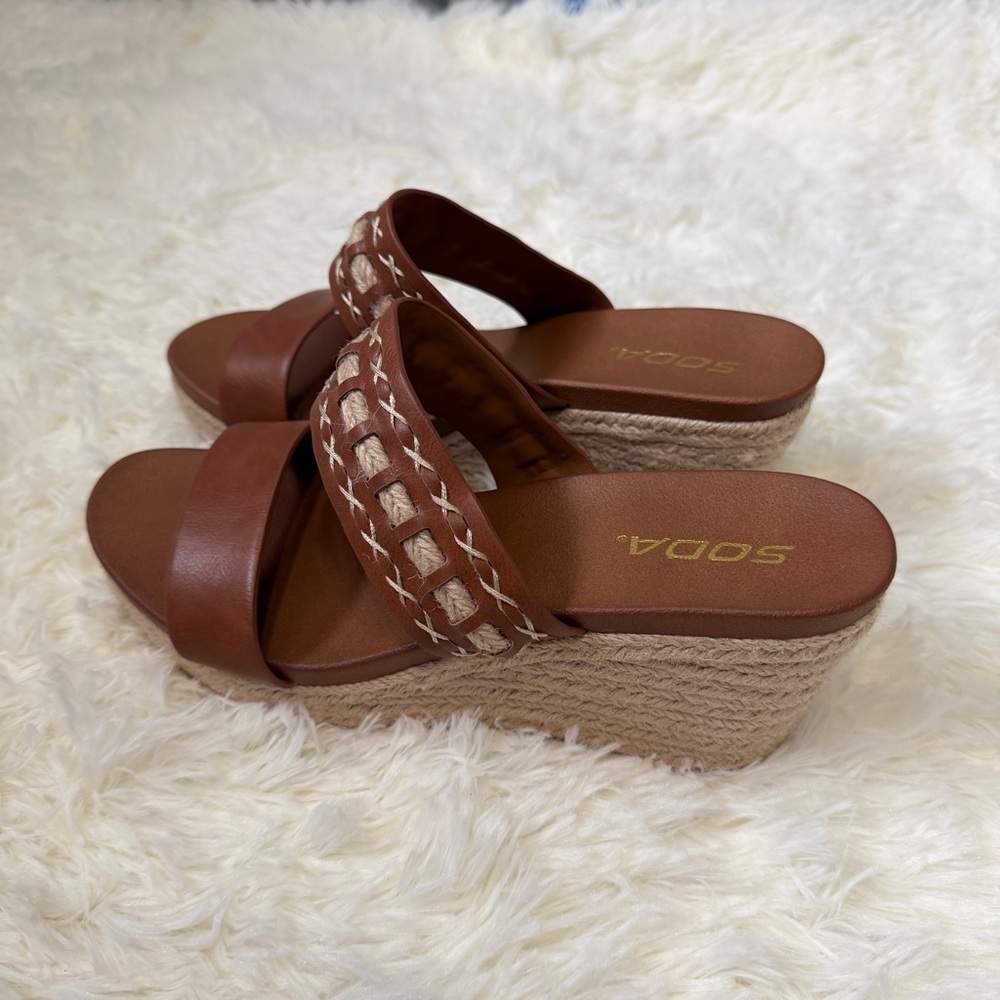 Soda Womens Slip On Wedge Sandals Size 8.5 Cognac Jute Heel Boho Summer Resort